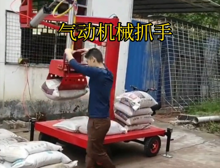 洛浦县机械抓手机械抓手优点装卸水泥神器青储搬运机洛浦县多功能机械抓手助力机械臂优点